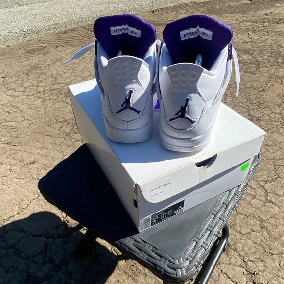 Jordan 4s Metallic purple - Picture 6 of 10